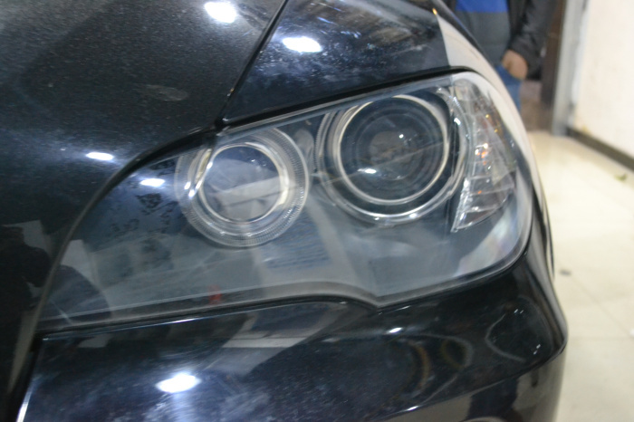 08款寶馬X5車(chē)燈改裝海拉5透鏡歐司朗氙氣燈